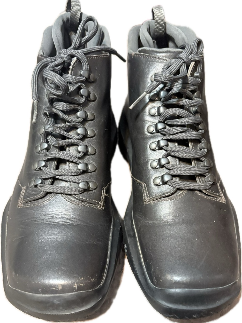 Prada Men’s vintage Boots US 8
UK 7 Black Leather Square Toe, Derby